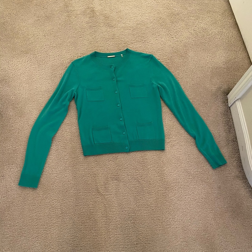 EUC. Elie Tahari soft green long sleeve cardigan
